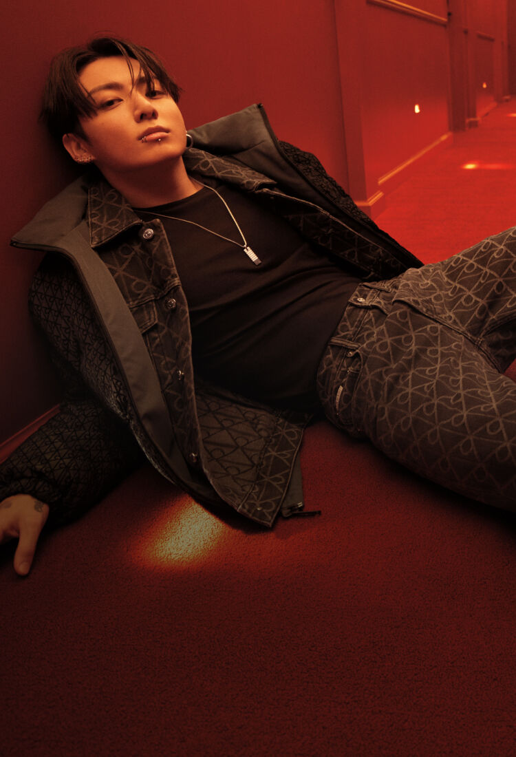 Calvin Klein featuring Jung Kook - 型格出眾，引領熱潮 隨性型格造型，魅力持續升溫。